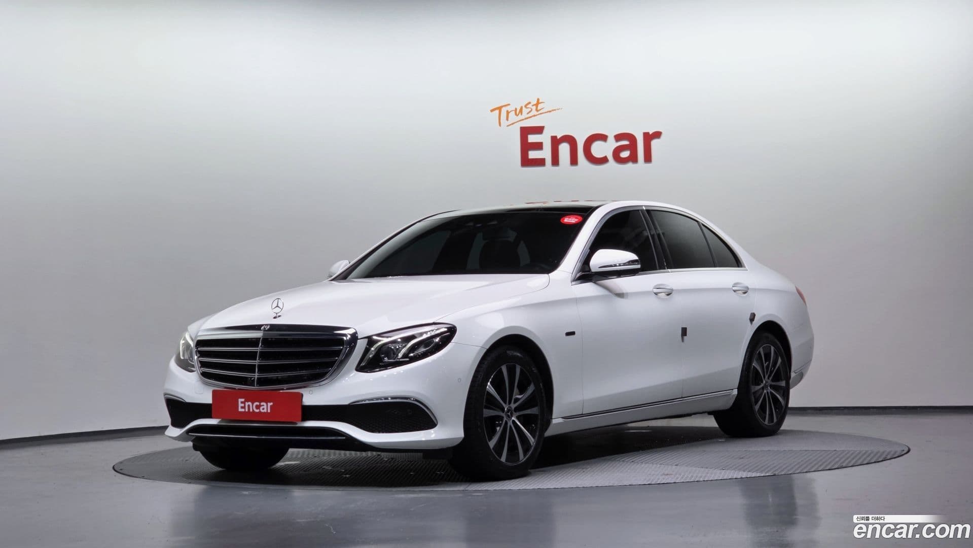 Main__Slider__Photo:E-Class Mercedes-Benz 2019.11-0