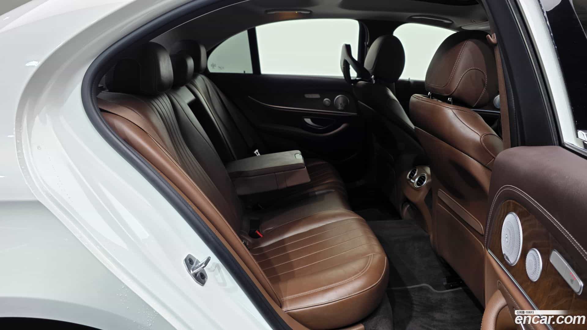 E-Class Mercedes-Benz 2019.11-OPTION-016