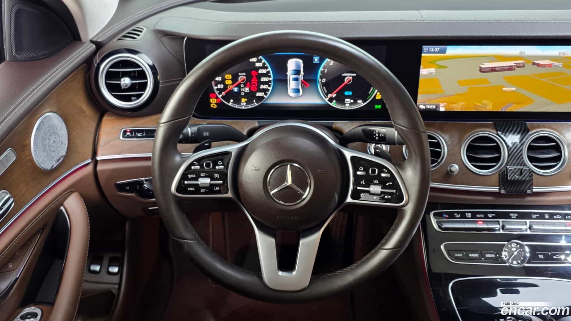 E-Class Mercedes-Benz 2019.11-OPTION-017
