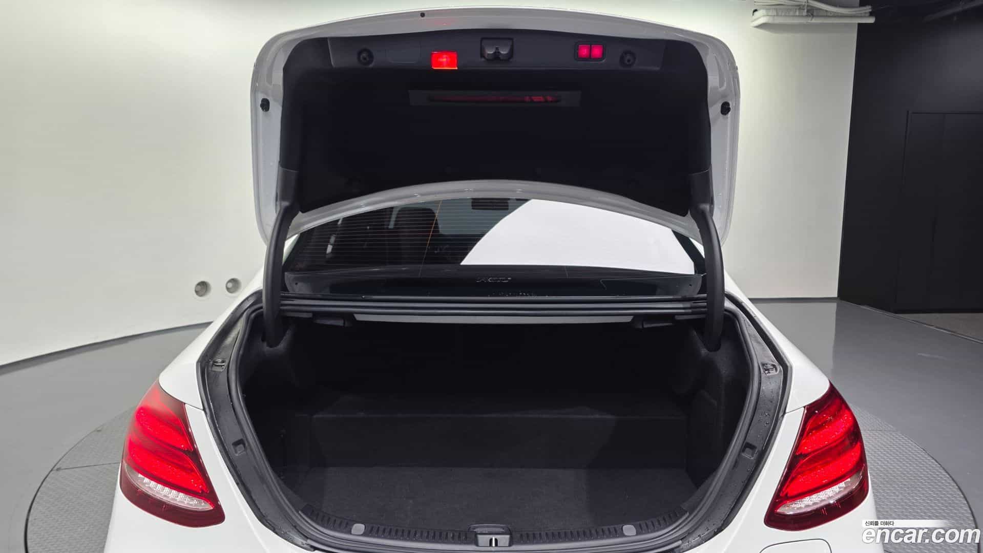 E-Class Mercedes-Benz 2019.11-OPTION-024