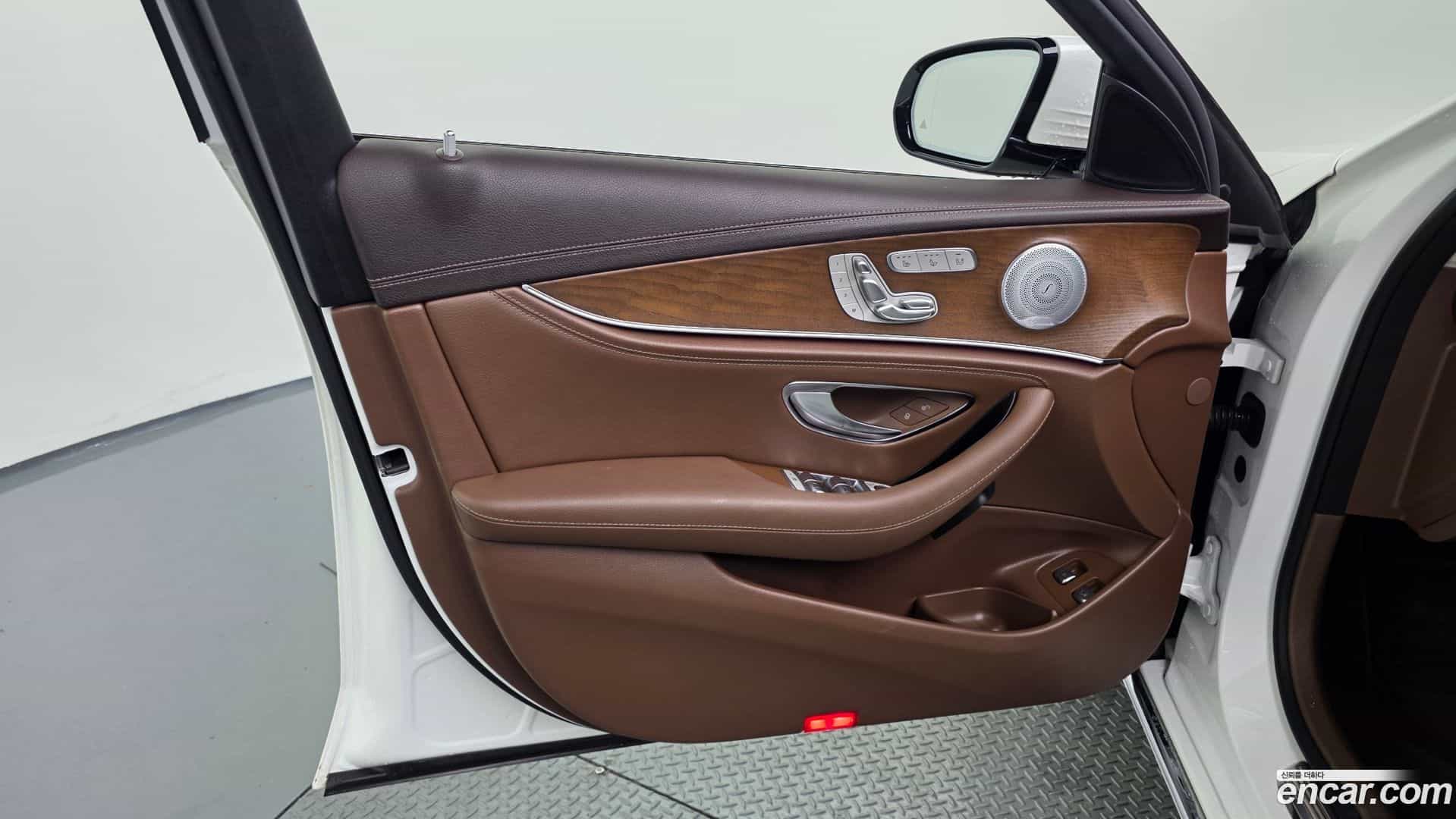 E-Class Mercedes-Benz 2019.11-INNER-034