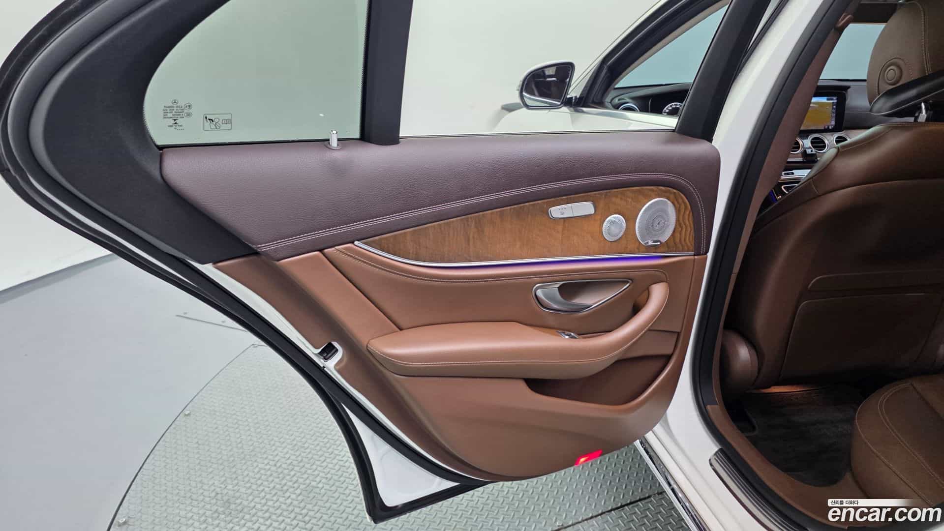 E-Class Mercedes-Benz 2019.11-INNER-035