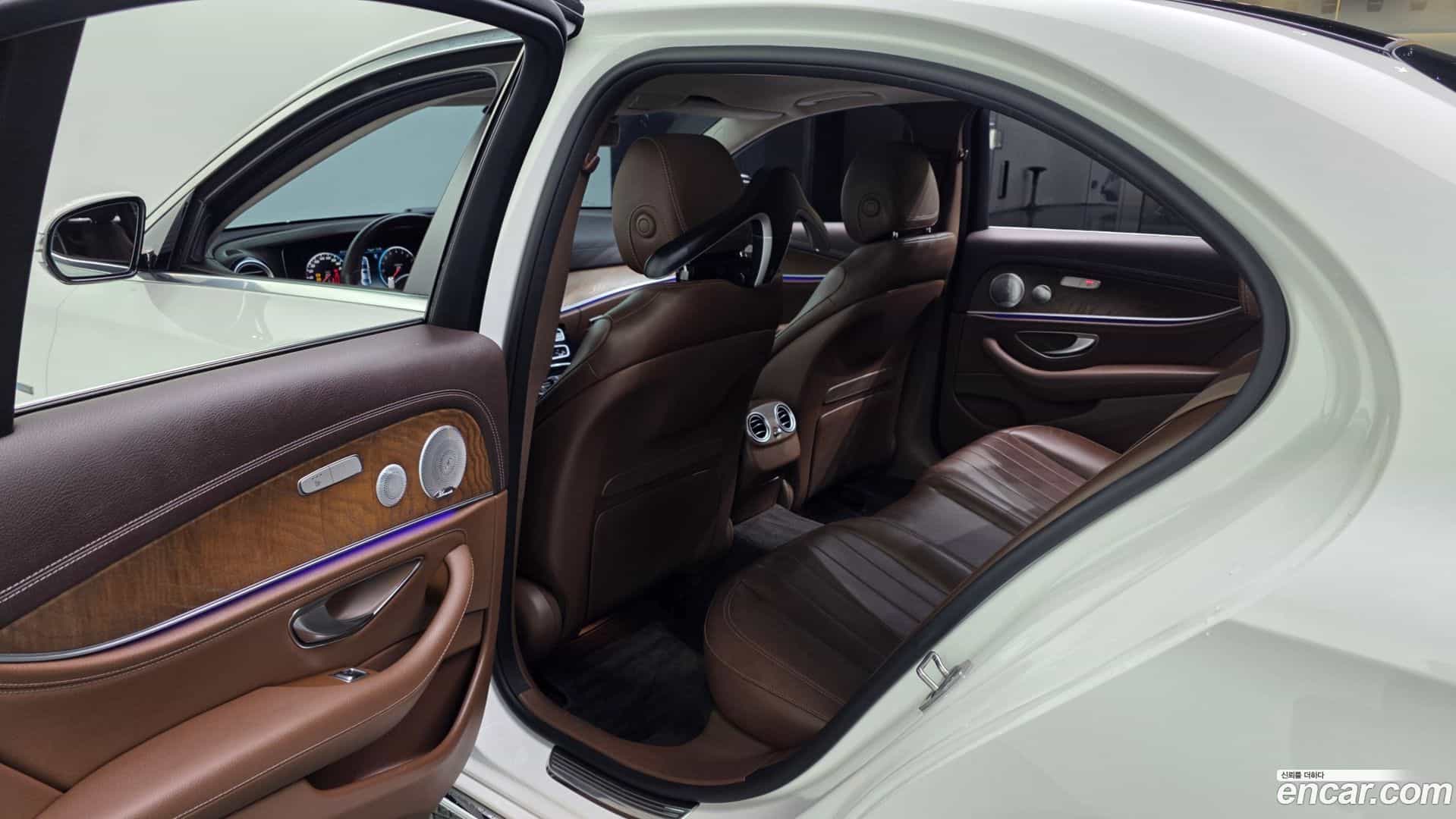 E-Class Mercedes-Benz 2019.11-INNER-036