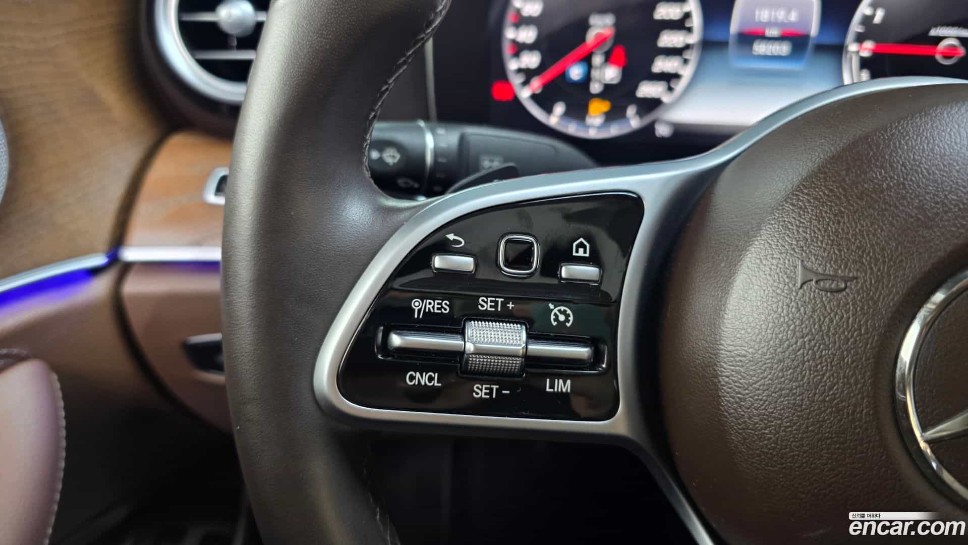 E-Class Mercedes-Benz 2019.11-OPTION-046