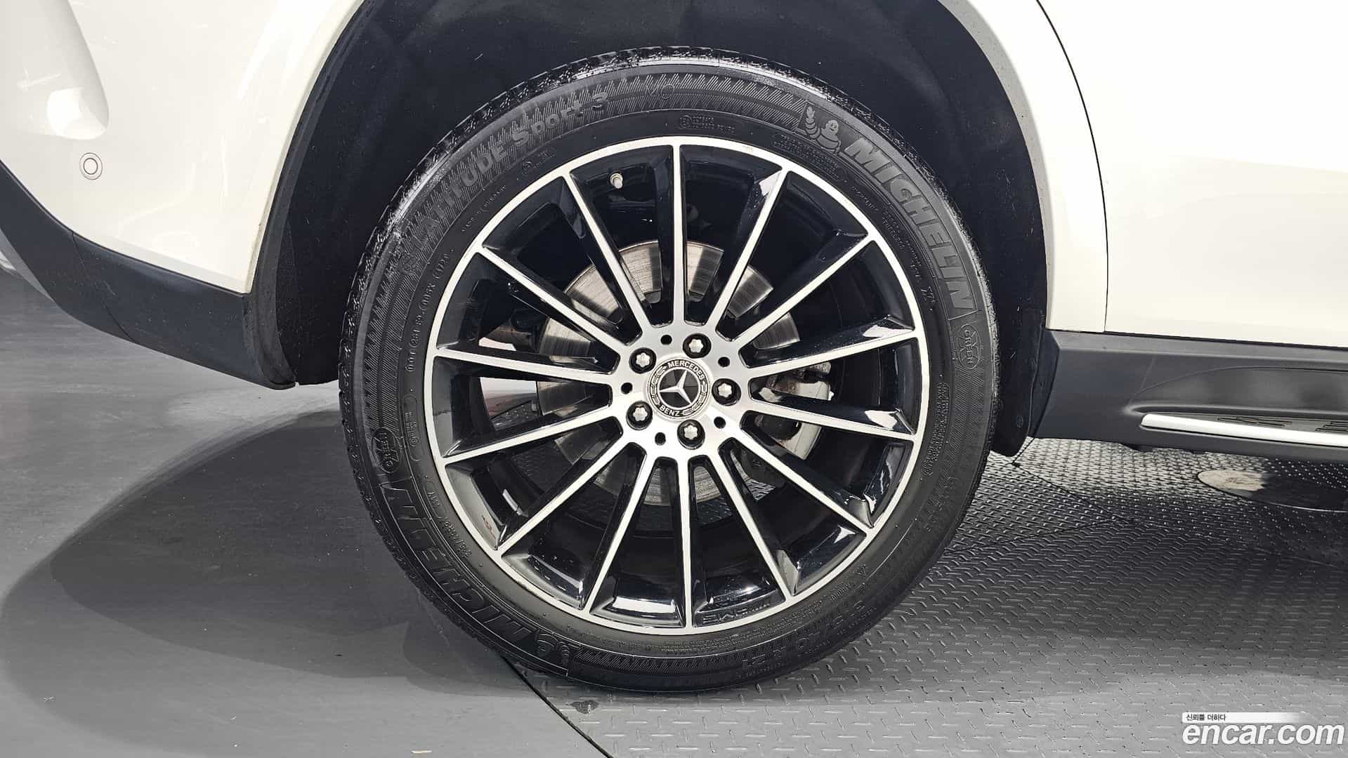 GLE-Class Mercedes-Benz 2023.5-OUTER-005