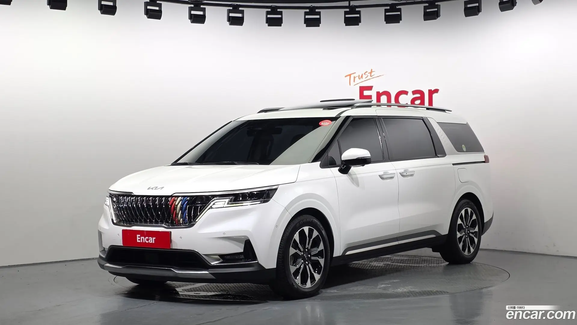 Main__Slider__Photo:Canival Kia 2022.4-0