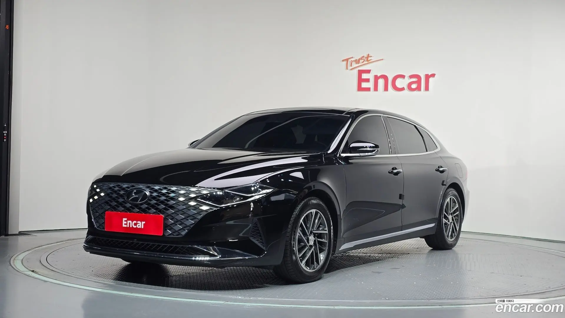 Main__Slider__Photo:Grandeur Hyundai 2022.4-0