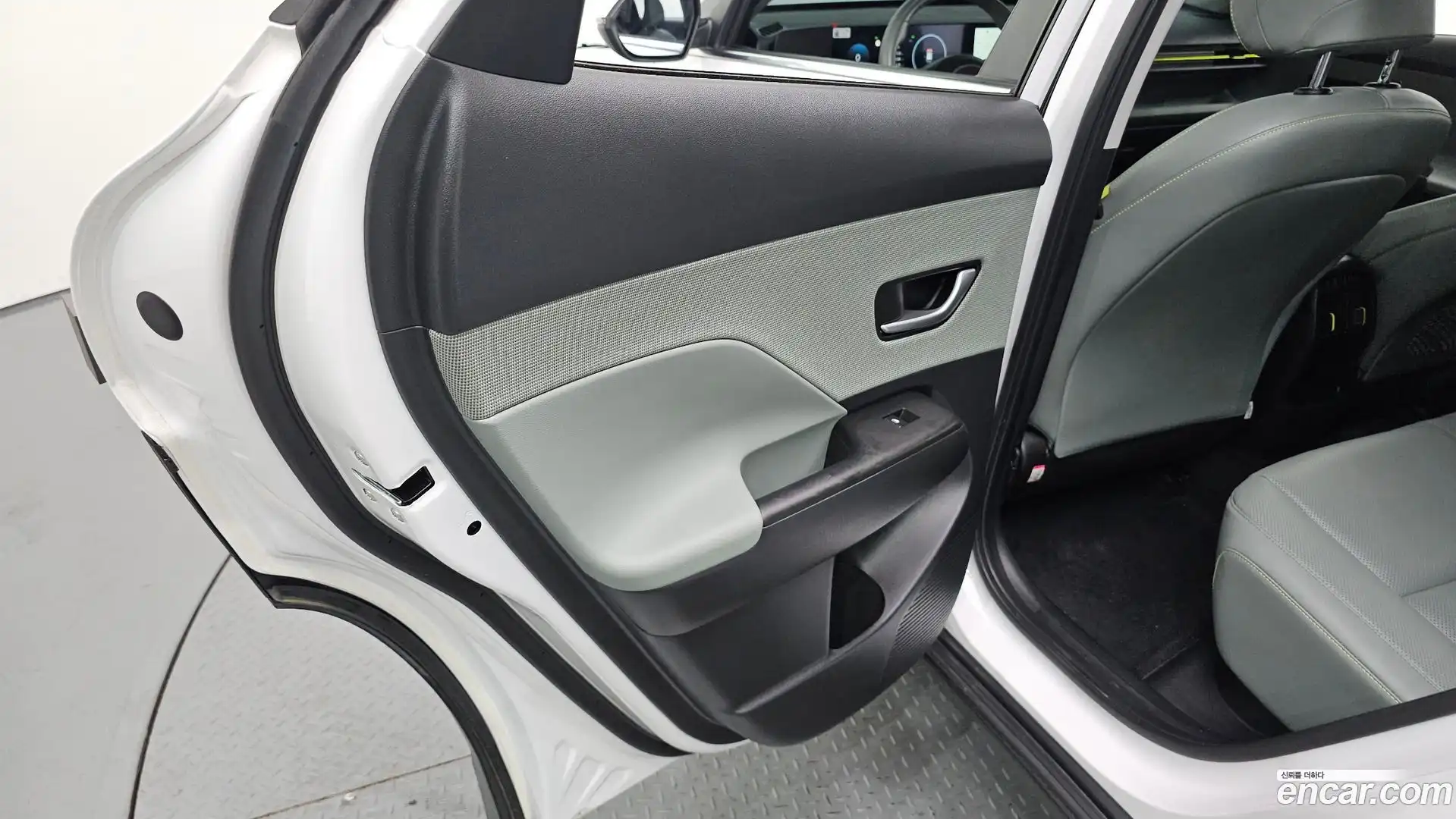Kona Hyundai 2023.8-INNER-035