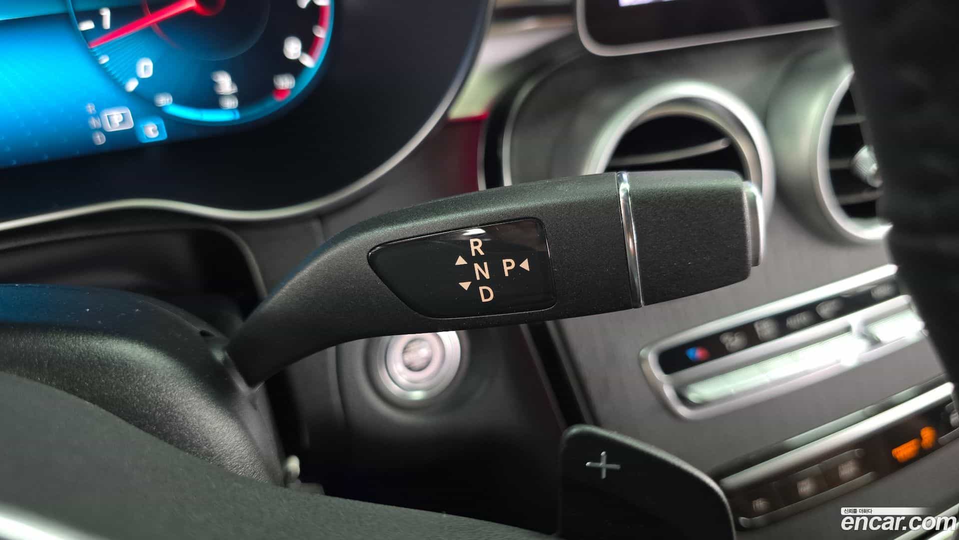 GLC-Class Mercedes-Benz 2020.3-INNER-009