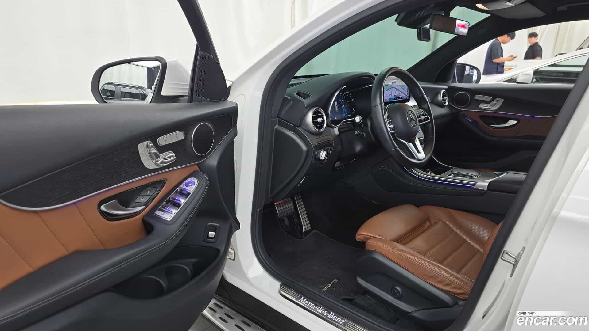 GLC-Class Mercedes-Benz 2020.3-INNER-010