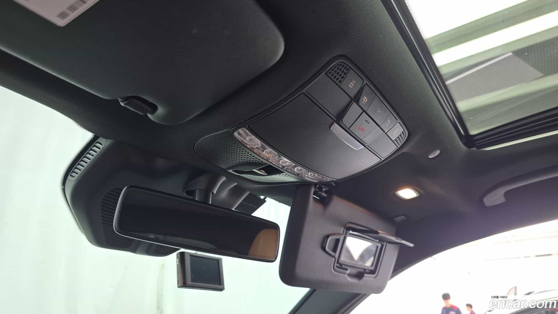 GLC-Class Mercedes-Benz 2020.3-OPTION-023