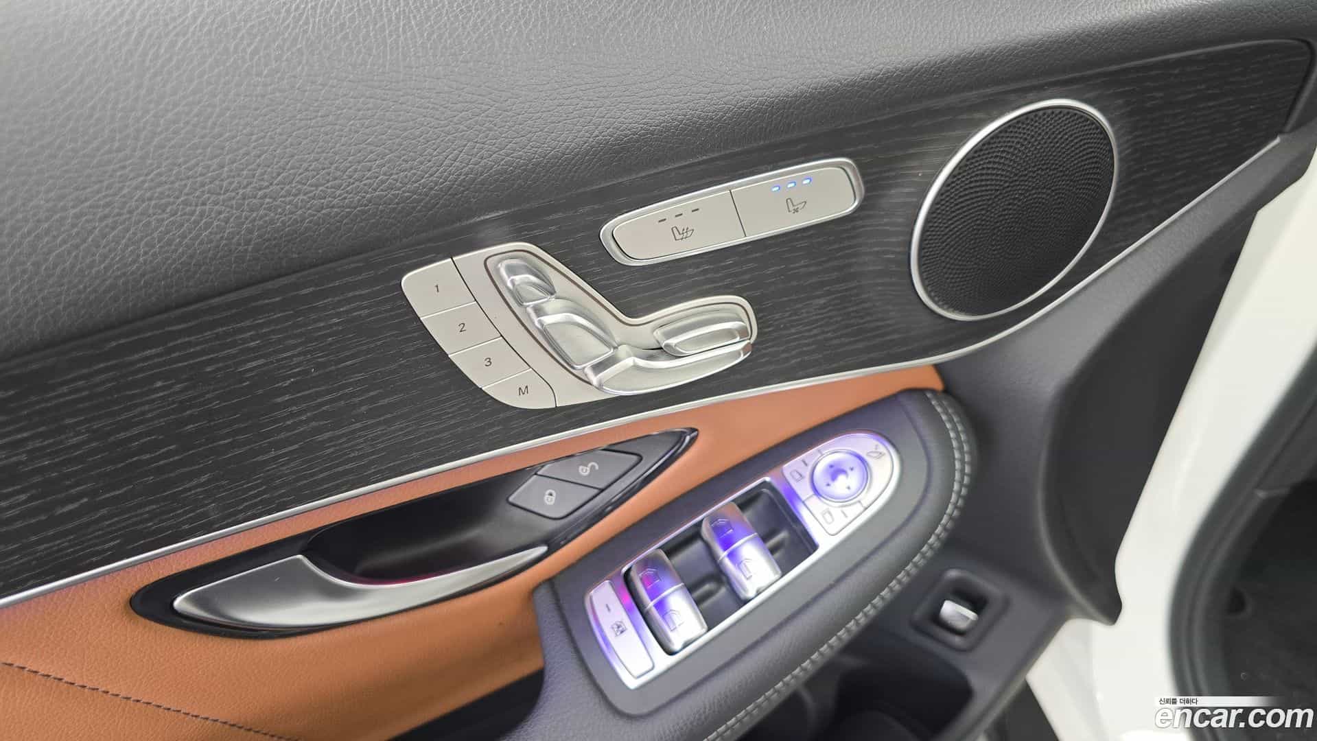 GLC-Class Mercedes-Benz 2020.3-OPTION-041