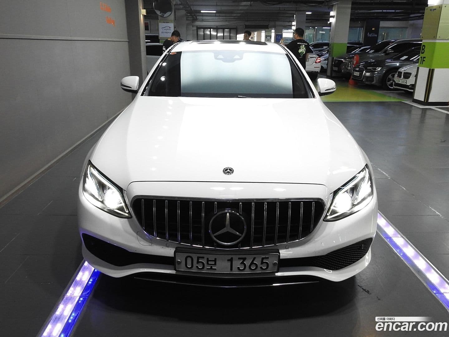 Main__Slider__Photo:E-Class Mercedes-Benz 2017.5-0