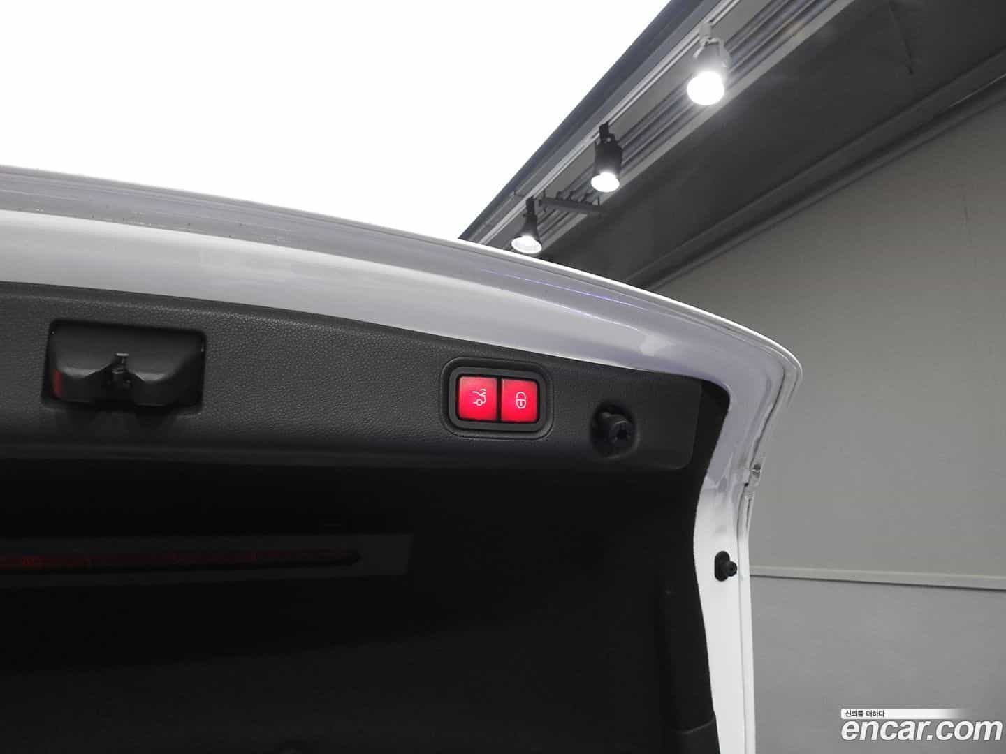 E-Class Mercedes-Benz 2017.5-OPTION-019