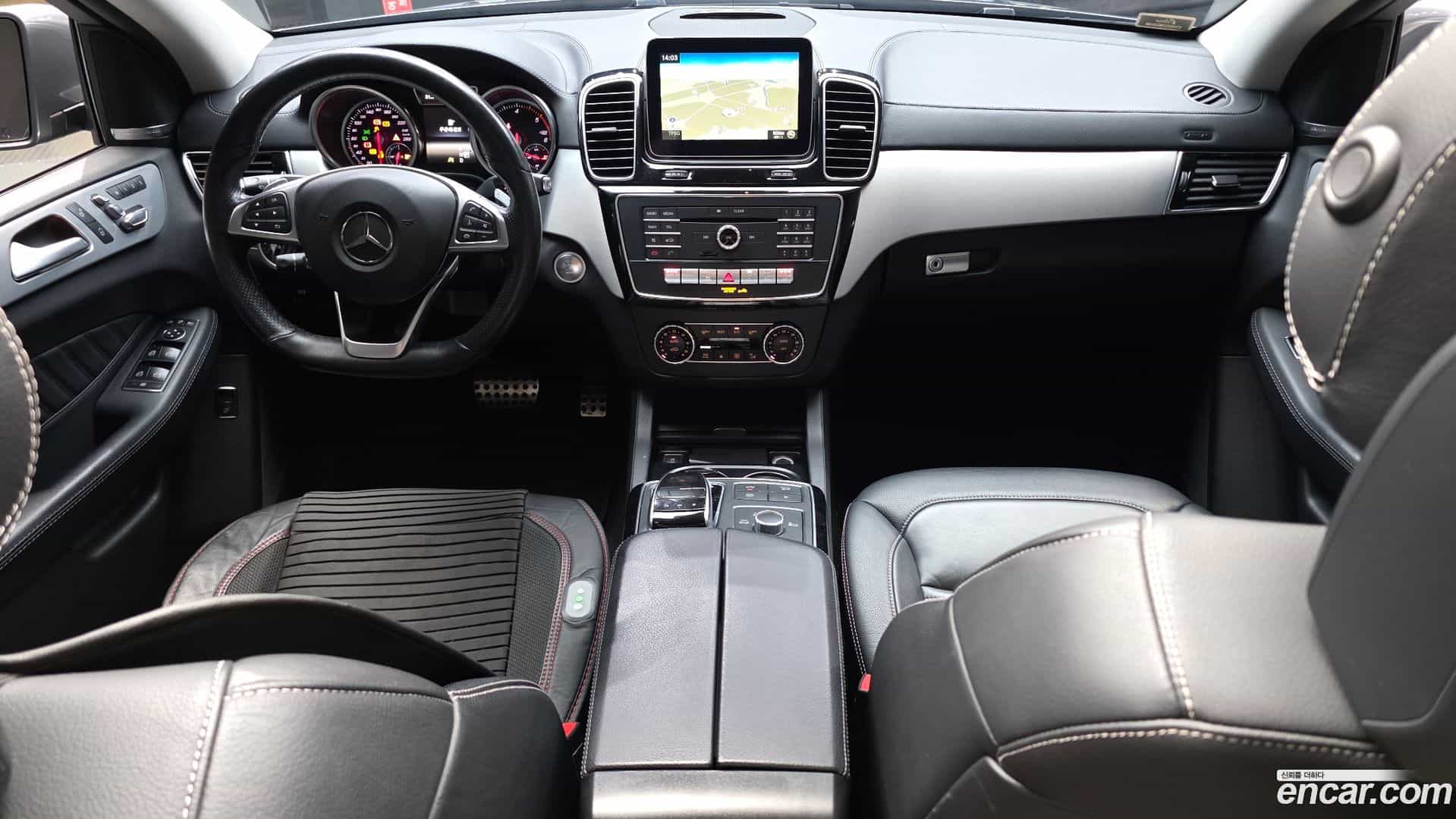 GLE-Class Mercedes-Benz 2017.4-INNER-007
