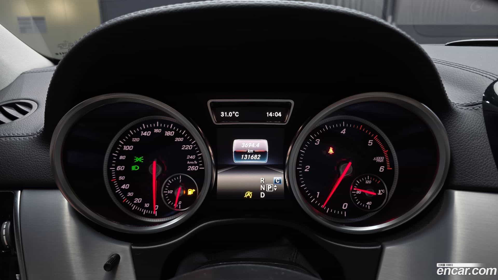 GLE-Class Mercedes-Benz 2017.4-INNER-008