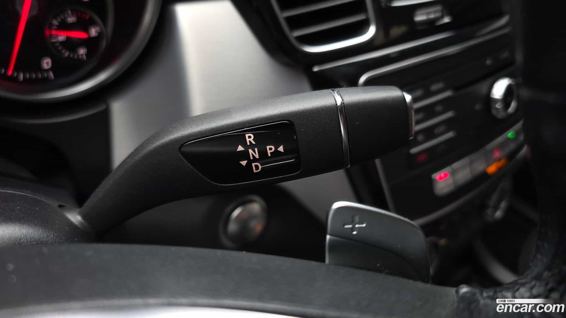 GLE-Class Mercedes-Benz 2017.4-INNER-009