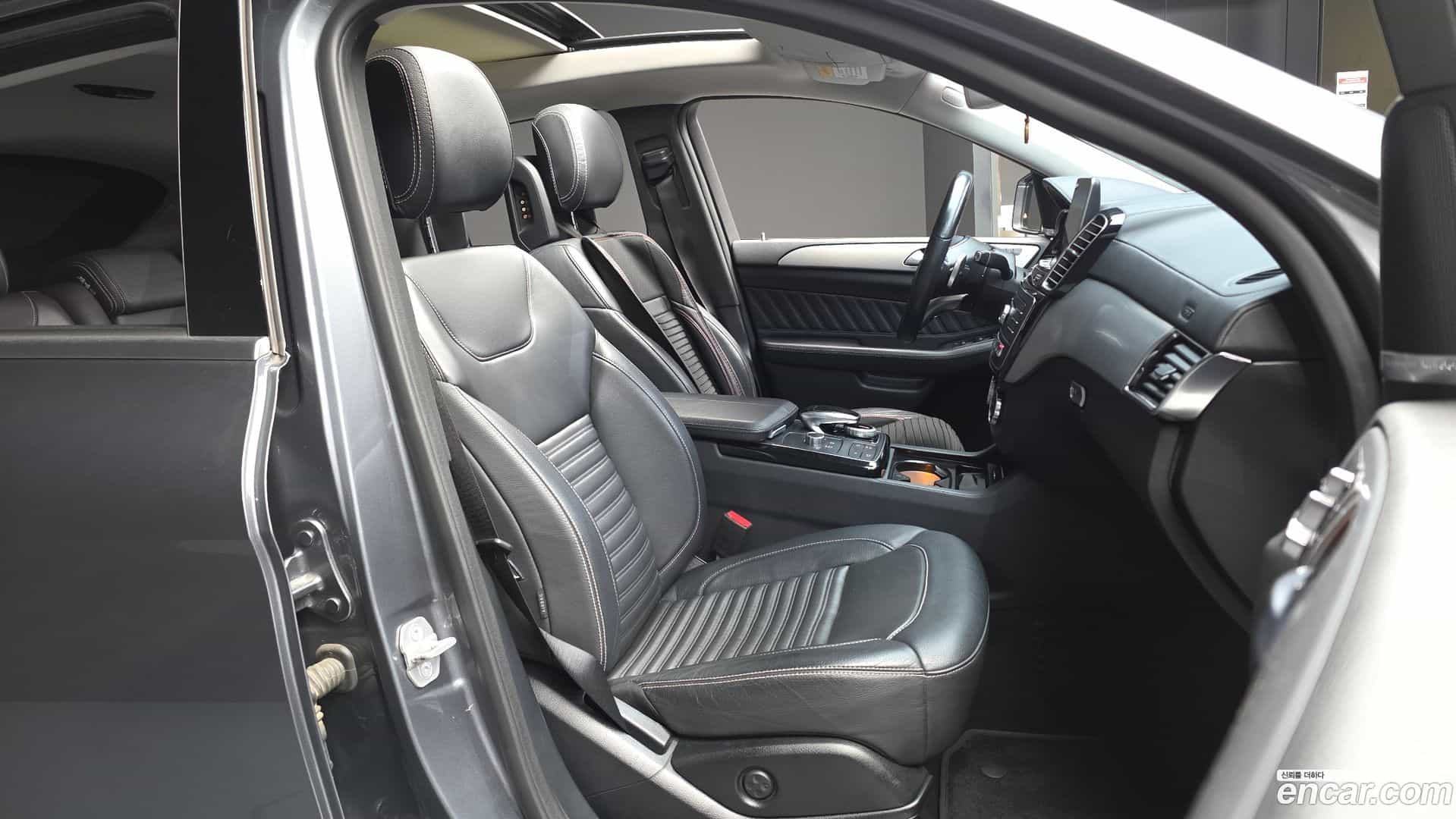 GLE-Class Mercedes-Benz 2017.4-OPTION-015