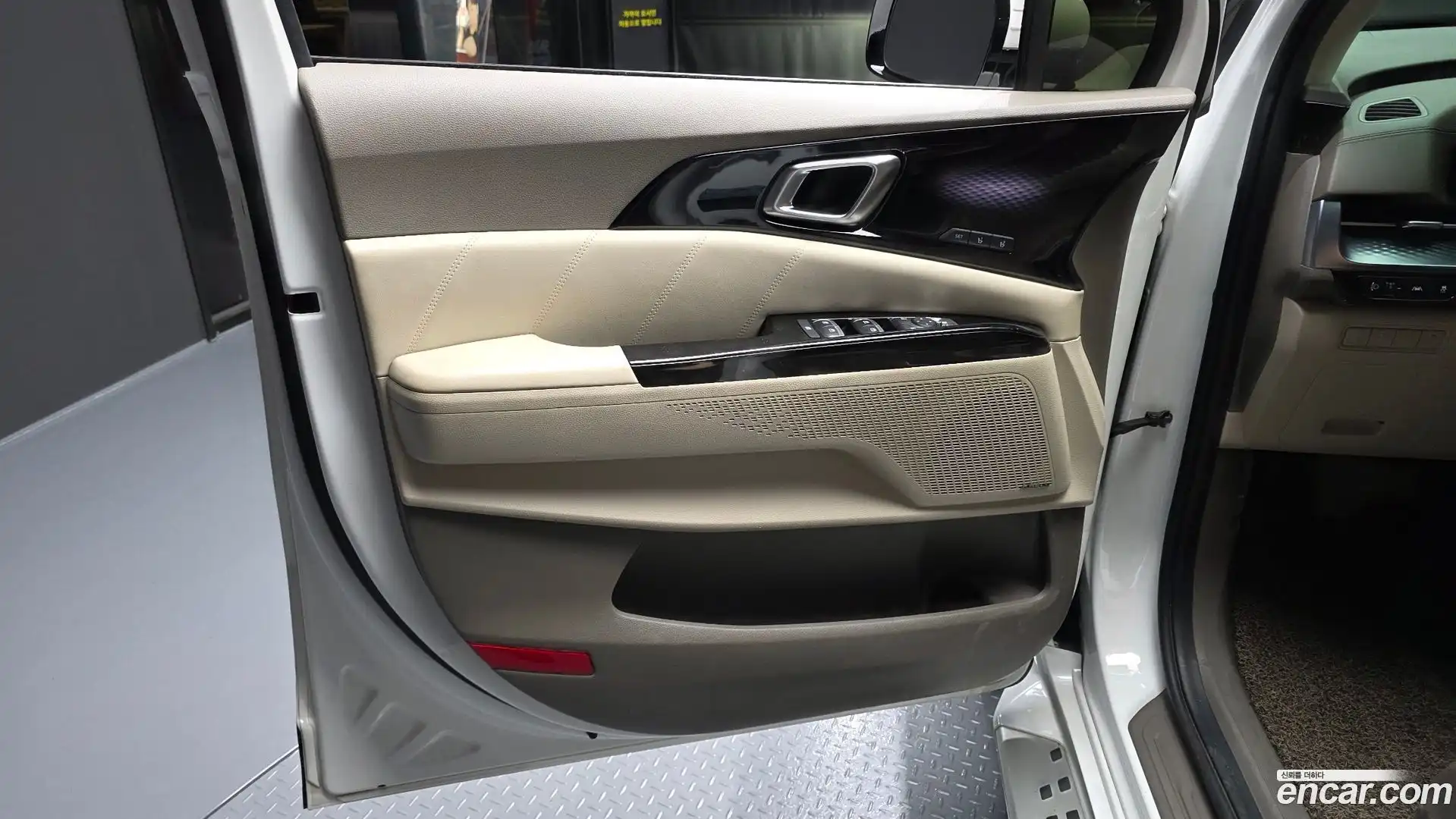 Canival Kia 2022.1-INNER-035