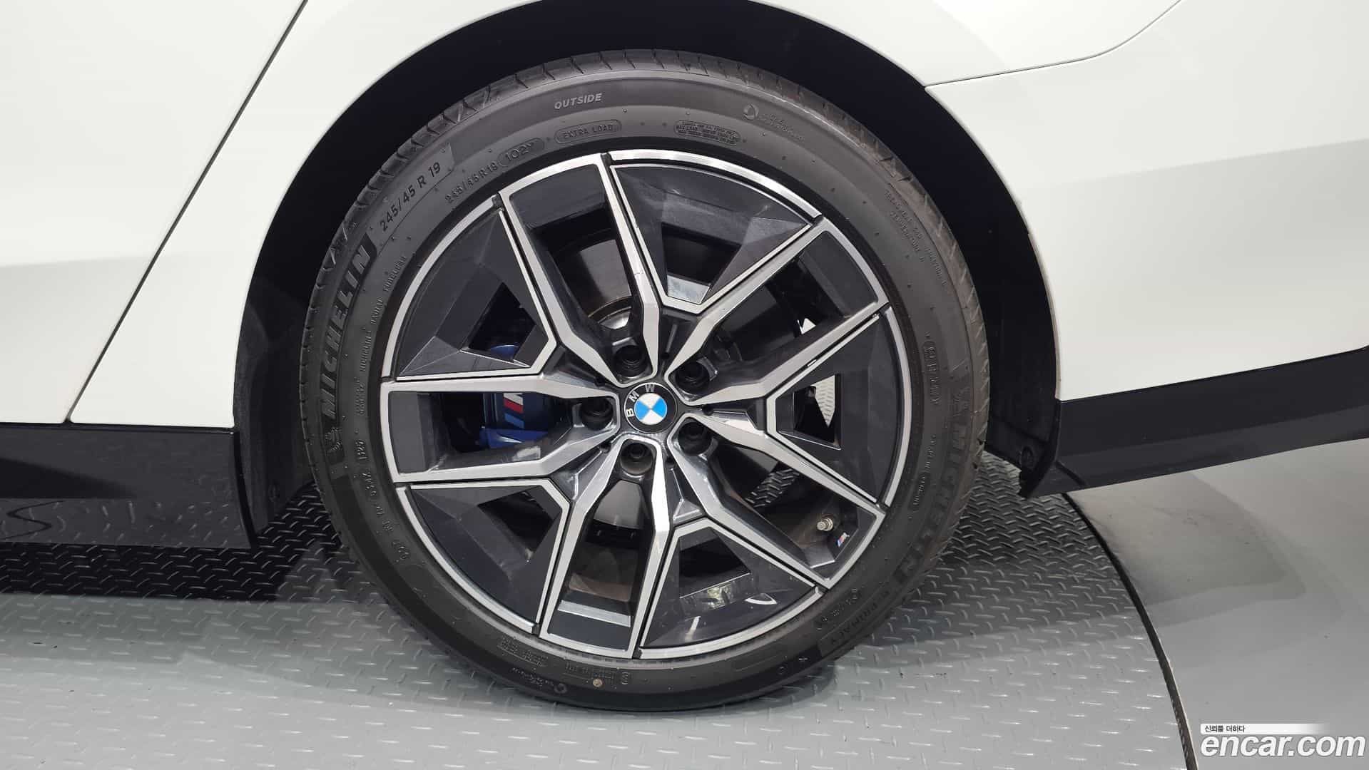 5-Series BMW 2025.8-OUTER-031