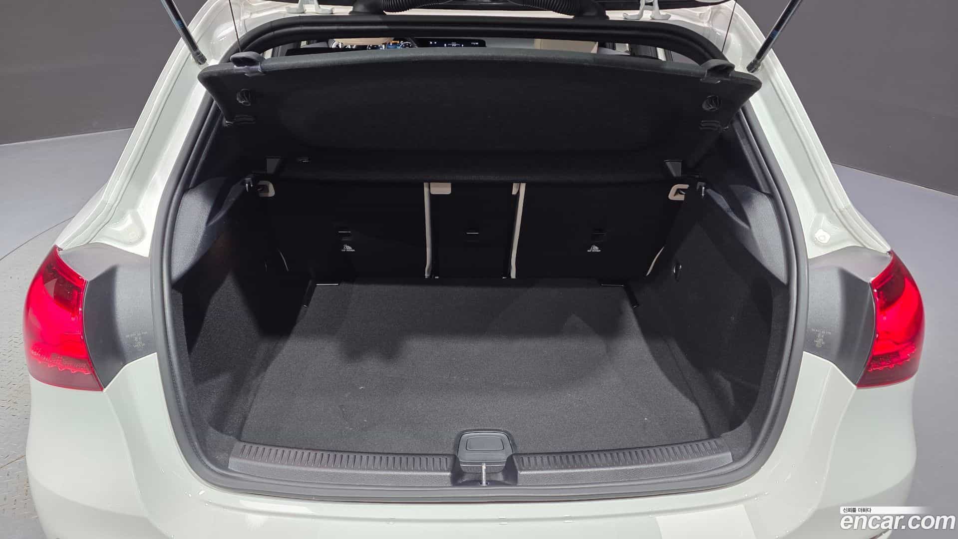 A-Class Mercedes-Benz 2024.4-OPTION-021