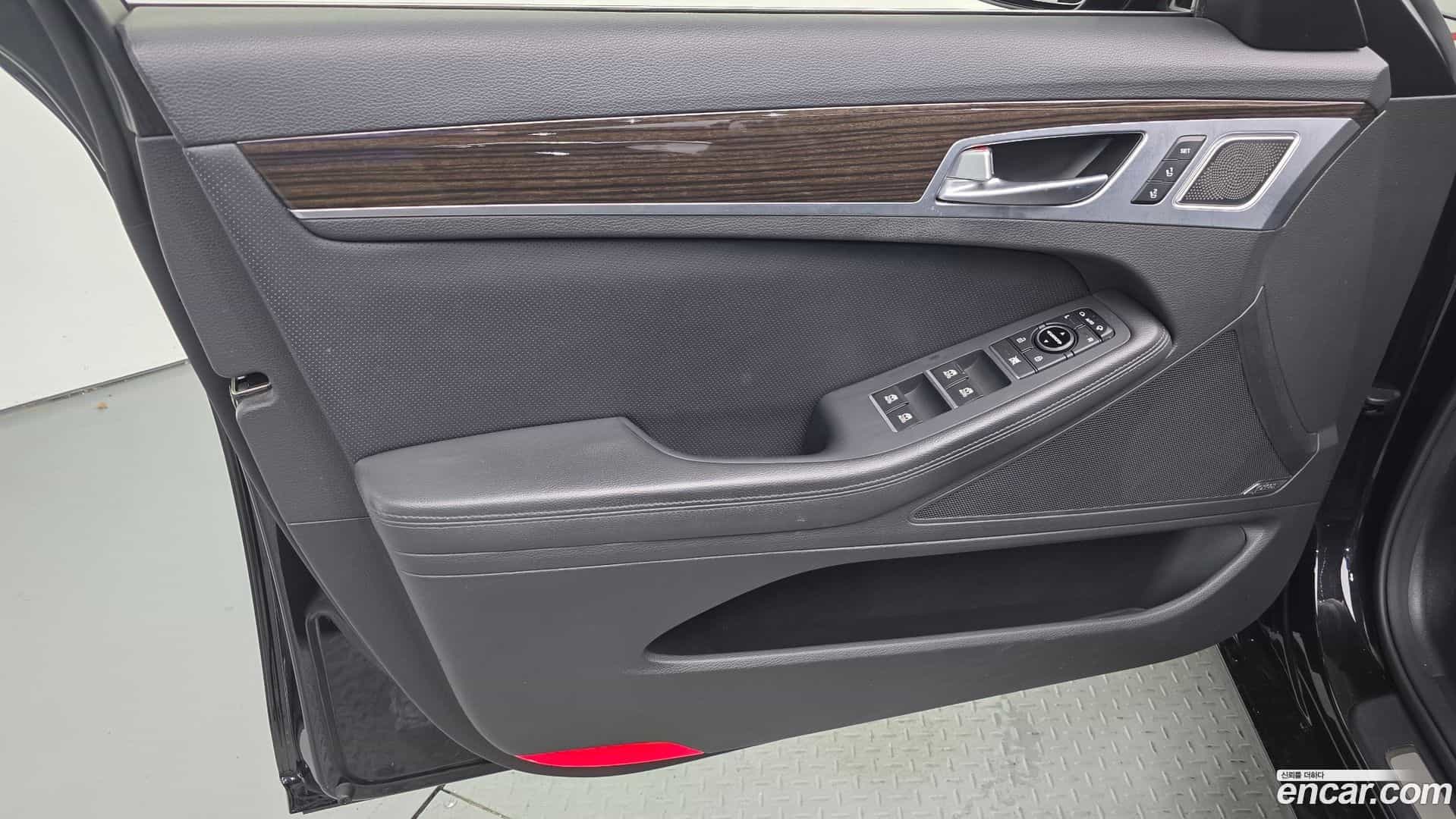 G80 Genesis 2017.3-INNER-034