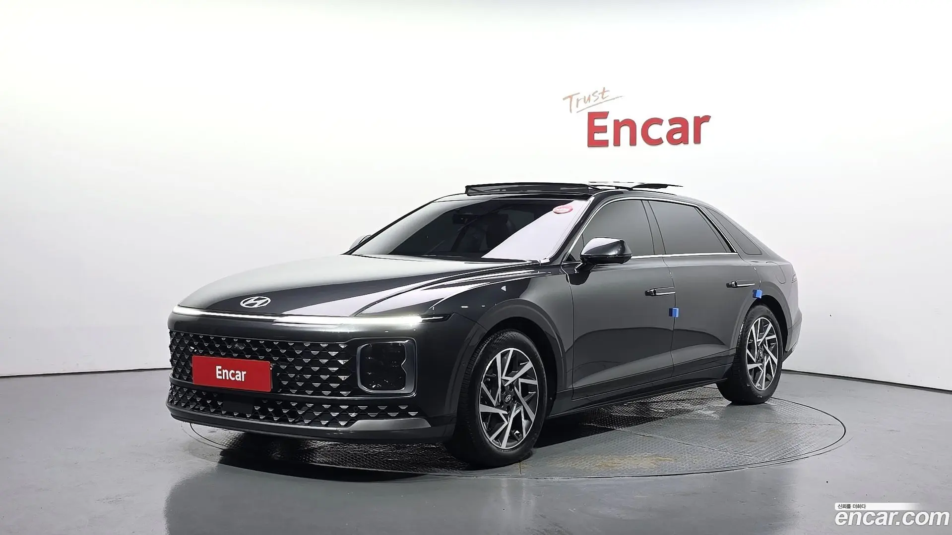 Main__Slider__Photo:Grandeur Hyundai 2023.1-0