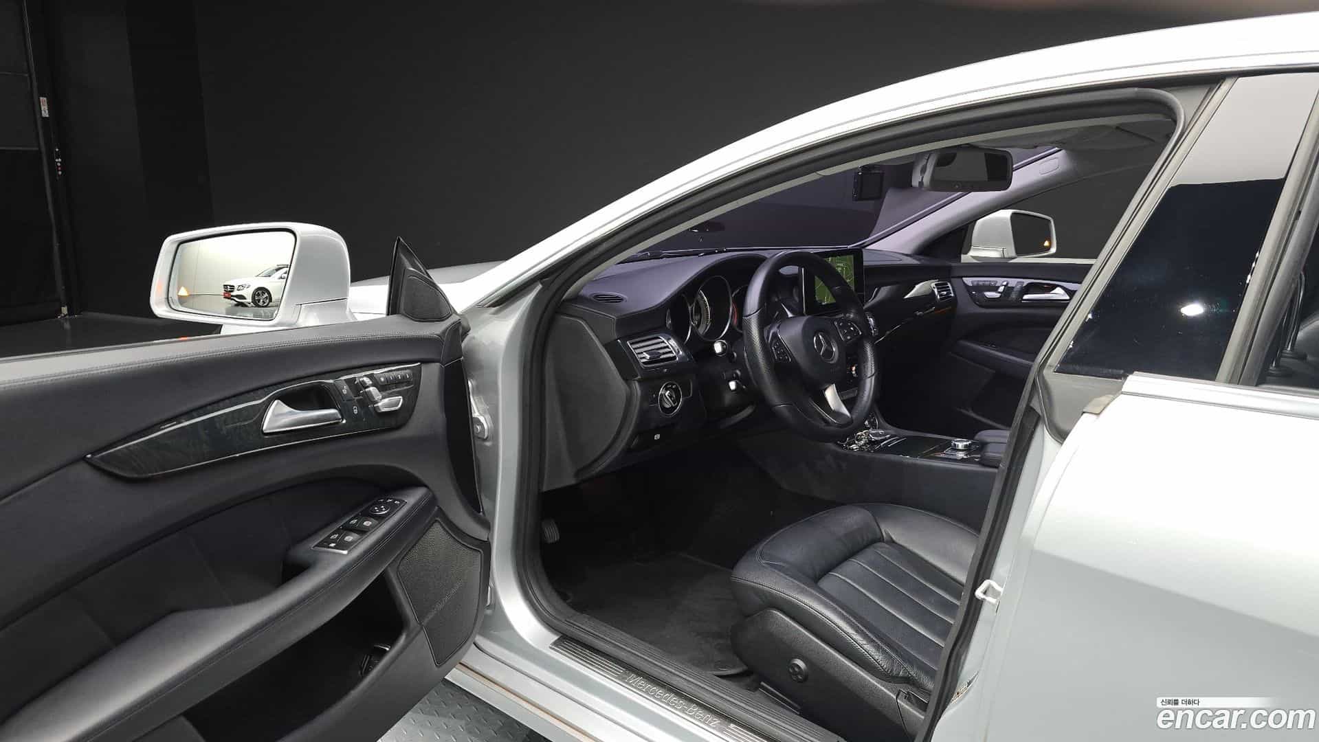 CLS-Class Mercedes-Benz 2016.1-INNER-010