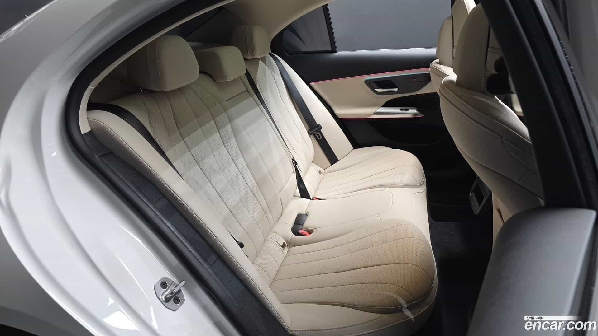 E-Class Mercedes-Benz 2024.8-OPTION-015