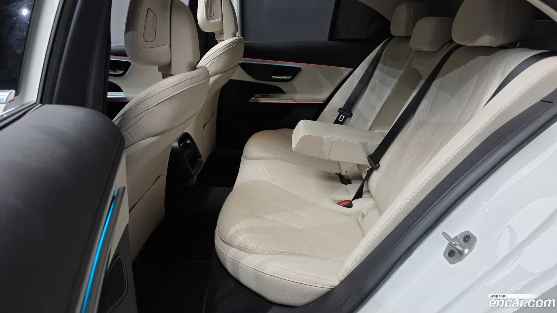 E-Class Mercedes-Benz 2024.8-OPTION-016