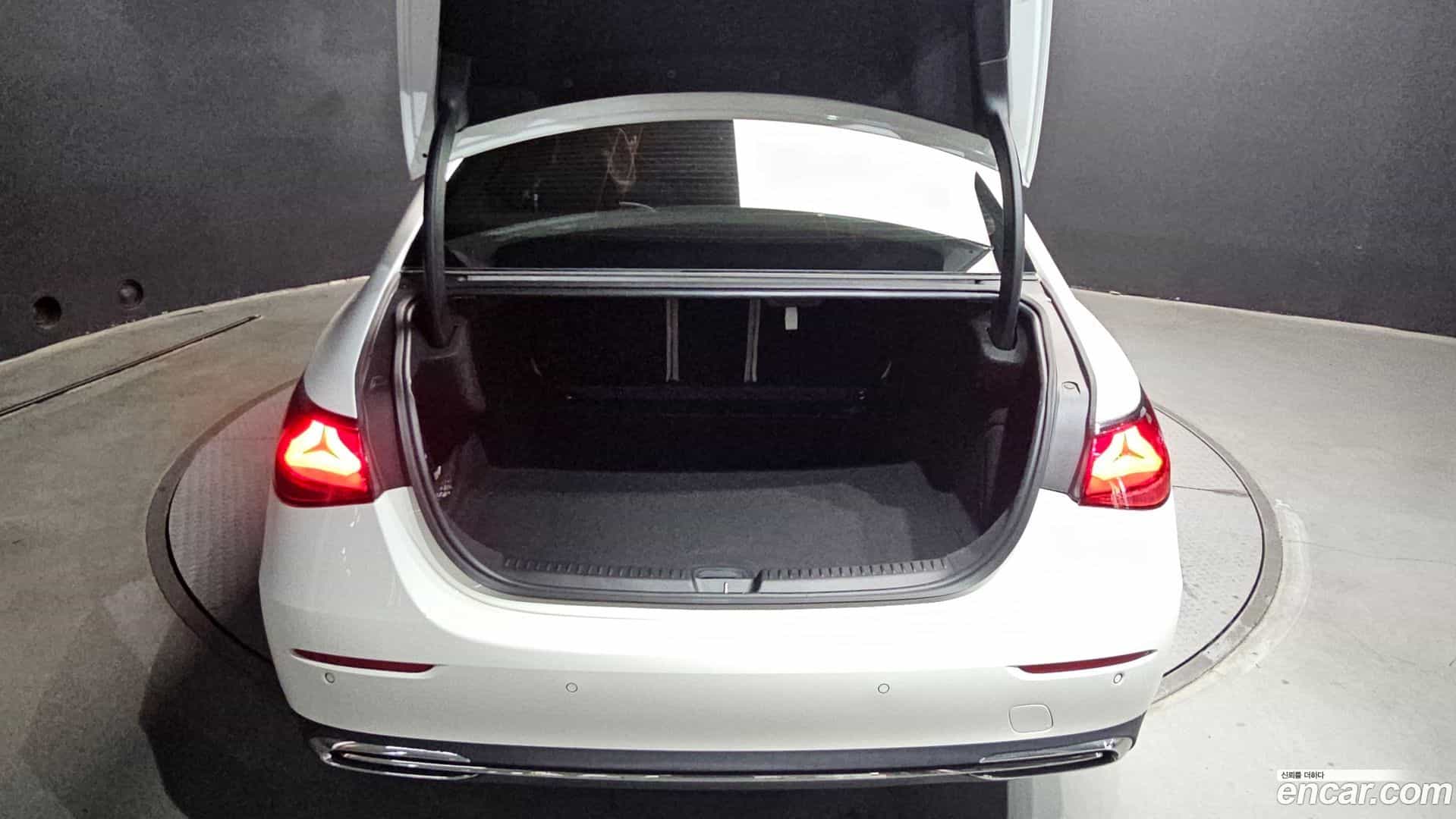 E-Class Mercedes-Benz 2024.8-OPTION-043