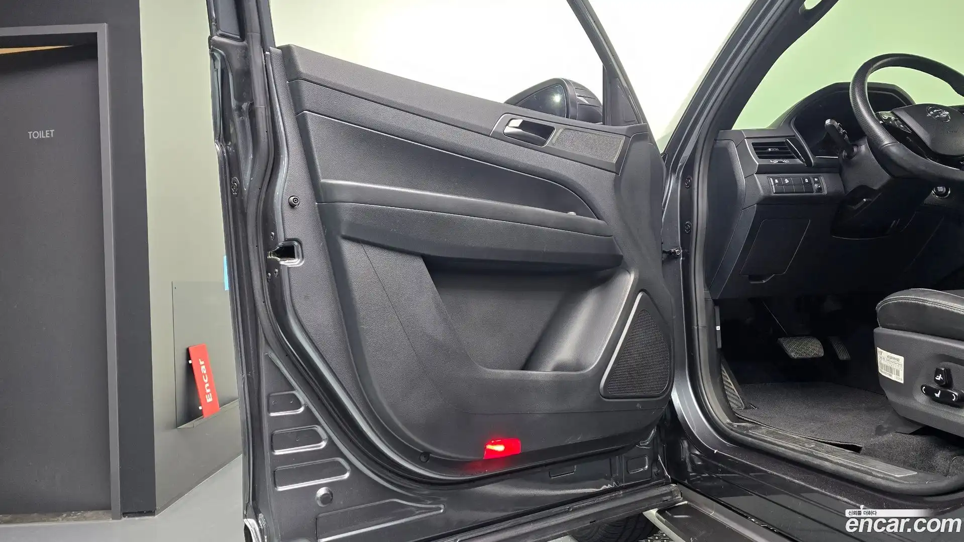 Rexton KG Mobility 2023.2-INNER-034