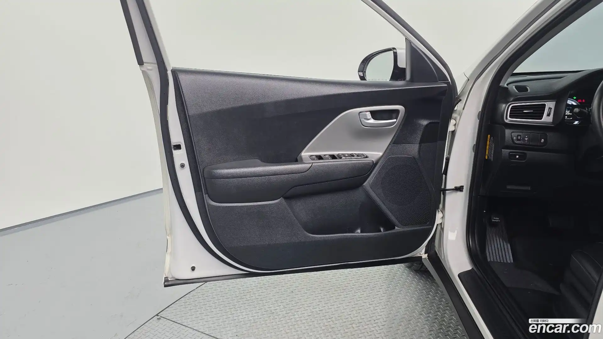 Niro Kia 2017.3-INNER-034
