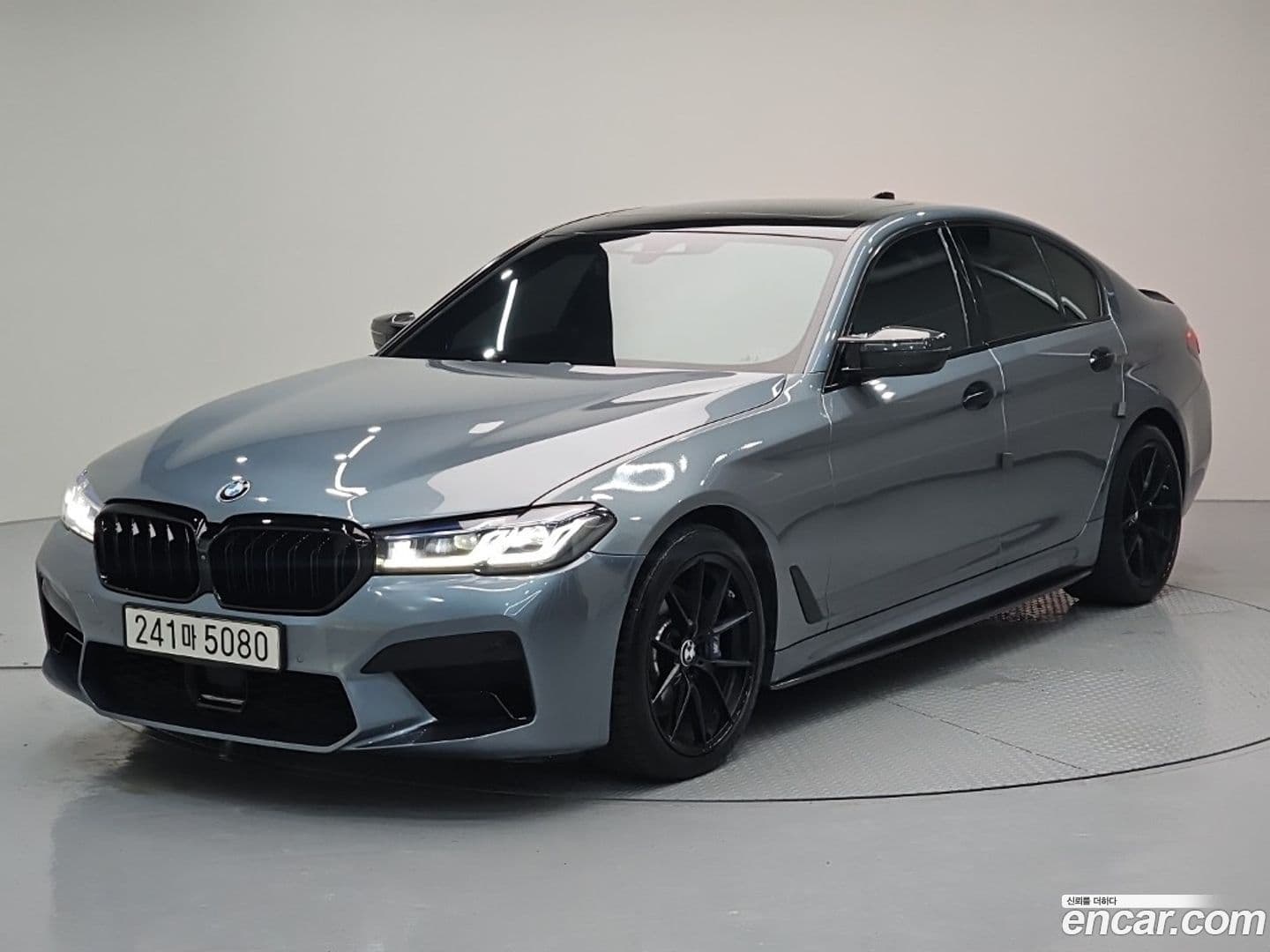 Main__Slider__Photo:5-Series BMW 2018.0-0