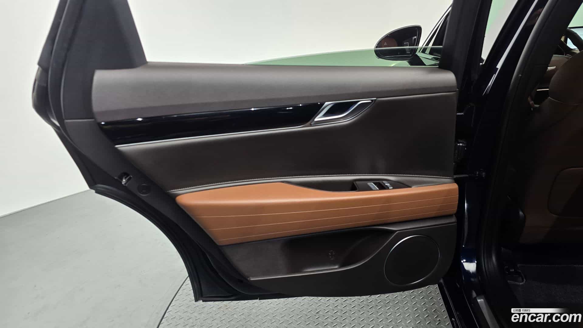 G80 Genesis 2023.3-INNER-035