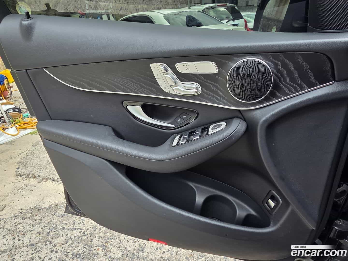 GLC-Class Mercedes-Benz 2019.3-INNER-009