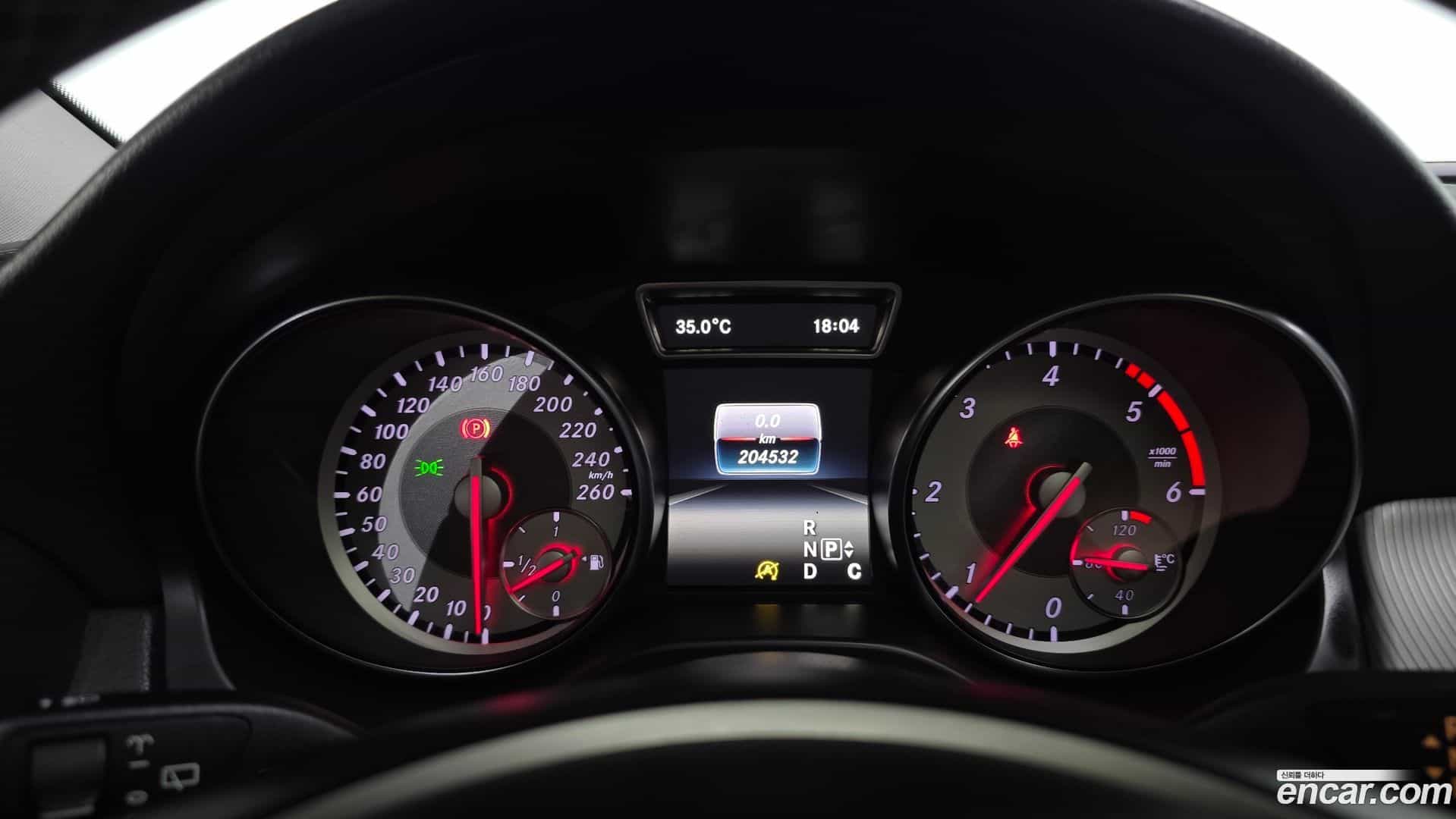 GLA-Class Mercedes-Benz 2016.7-INNER-008