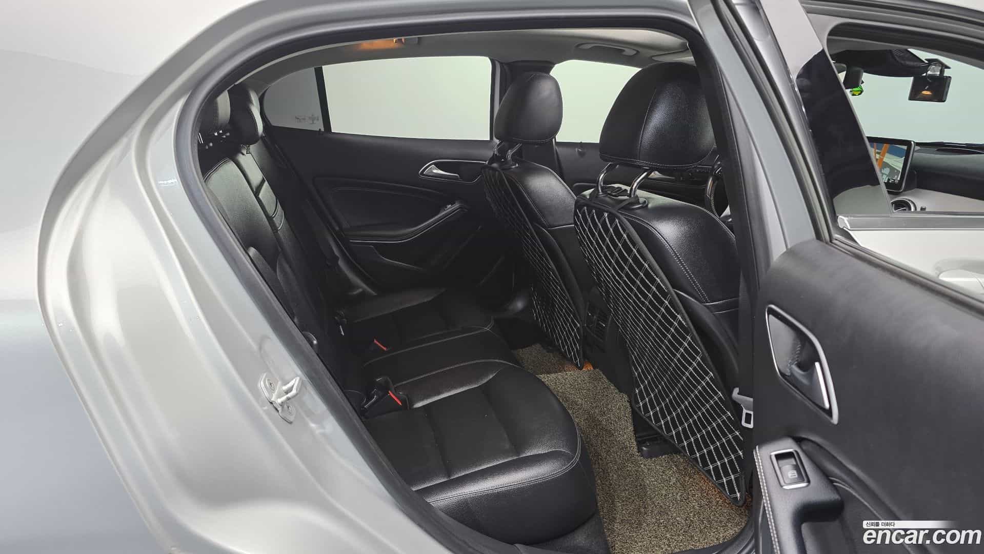 GLA-Class Mercedes-Benz 2016.7-OPTION-015