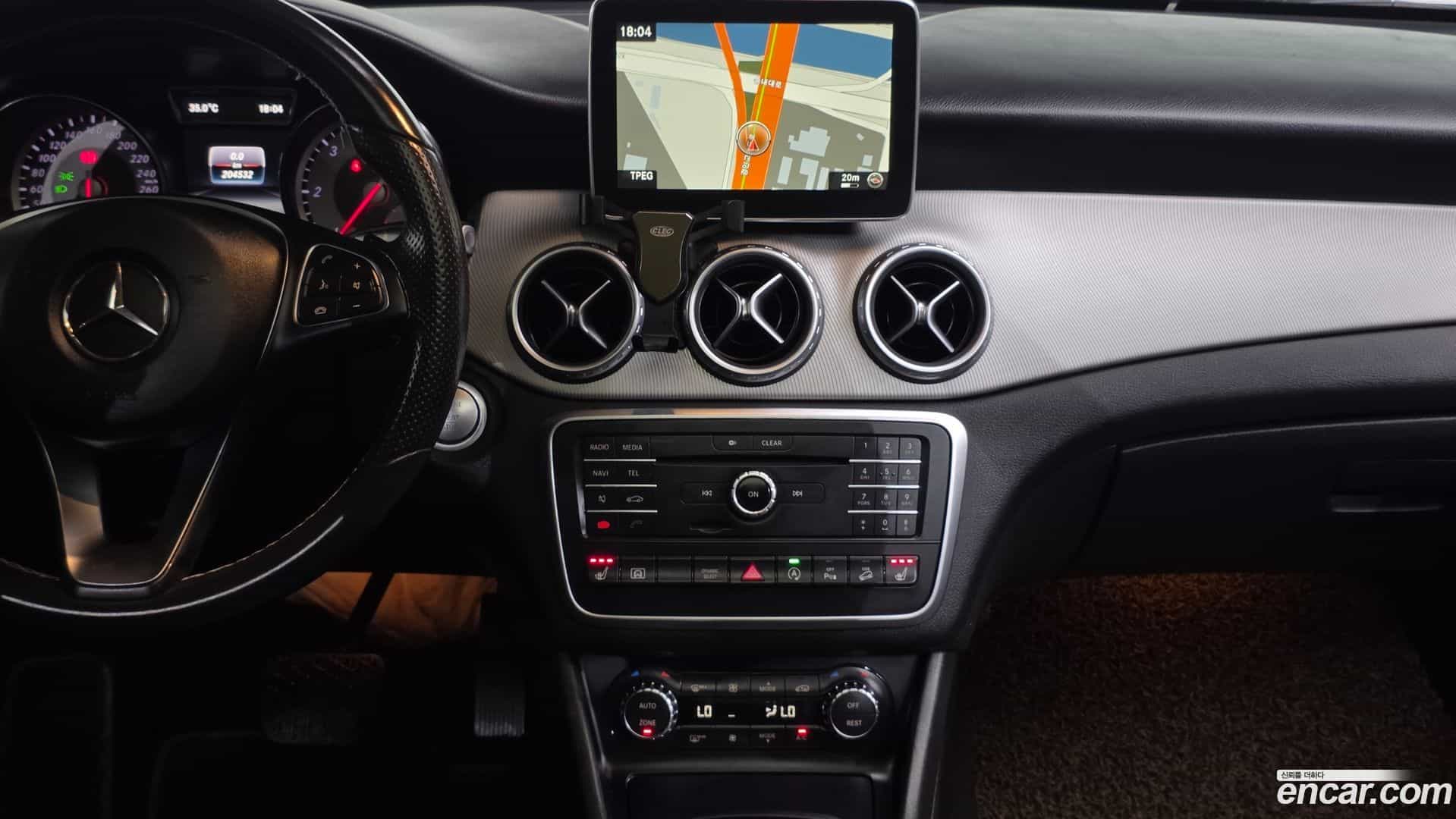 GLA-Class Mercedes-Benz 2016.7-OPTION-016