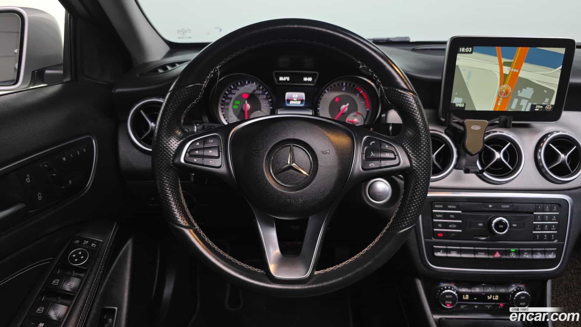 GLA-Class Mercedes-Benz 2016.7-OPTION-017