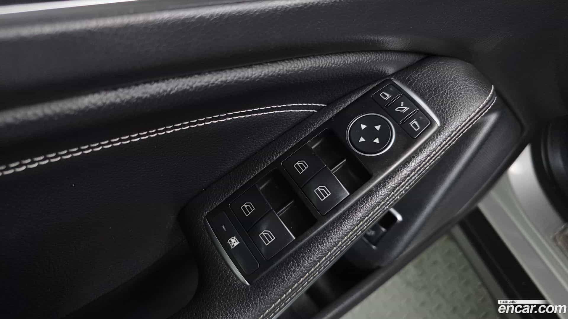 GLA-Class Mercedes-Benz 2016.7-OPTION-021