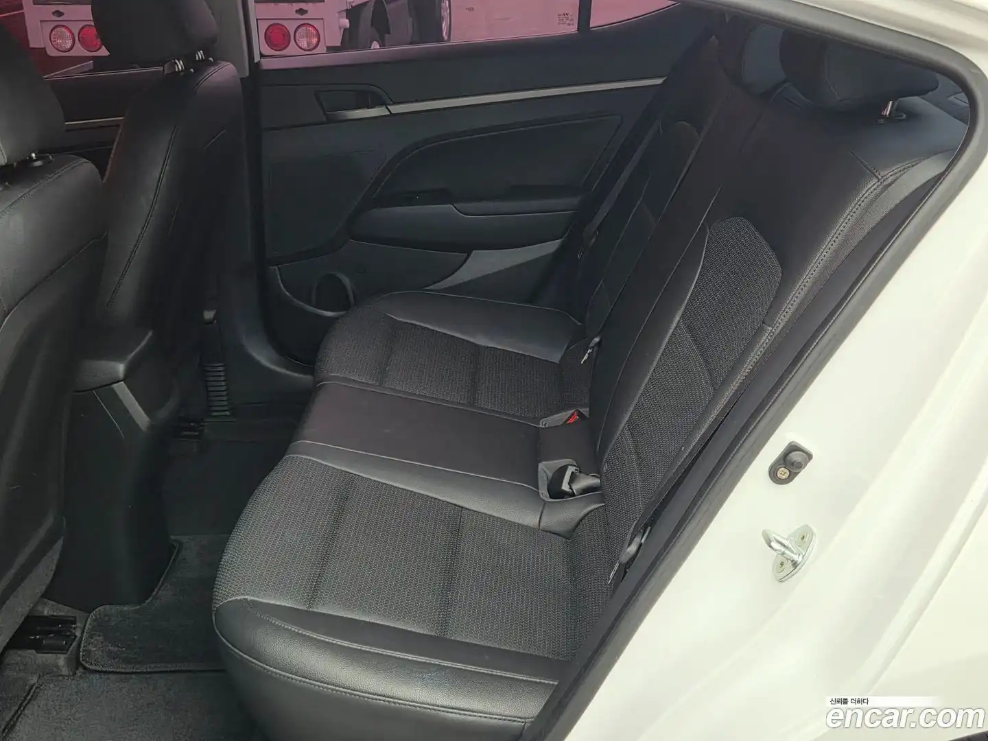 AVANTE Hyundai 2018.7-OPTION-016