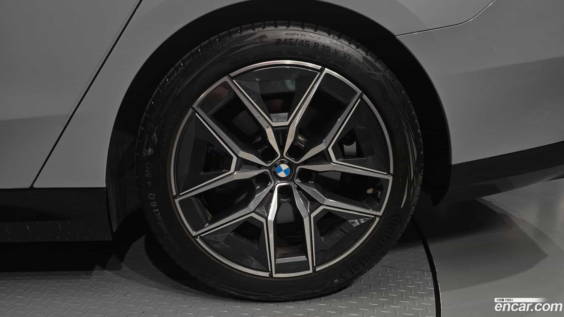 5-Series BMW 2025.8-OUTER-031