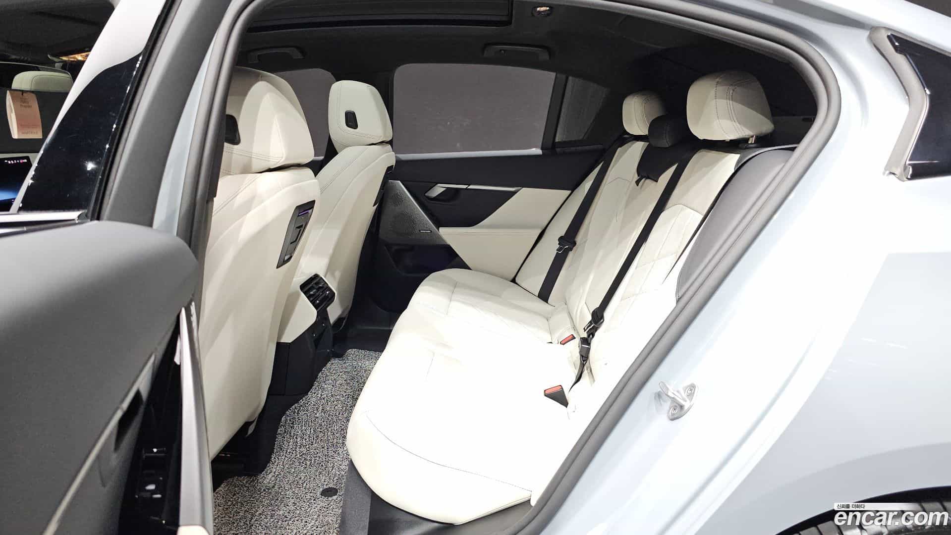 5-Series BMW 2025.8-INNER-036