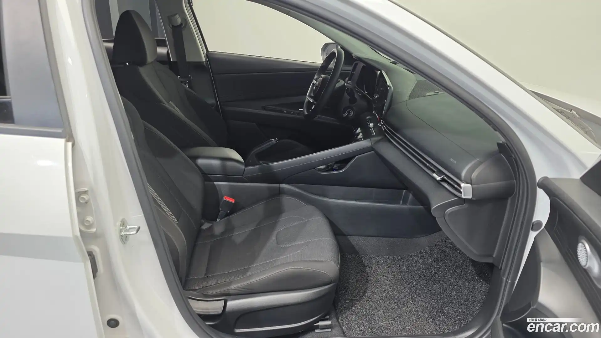 AVANTE Hyundai 2021.0-INNER-036