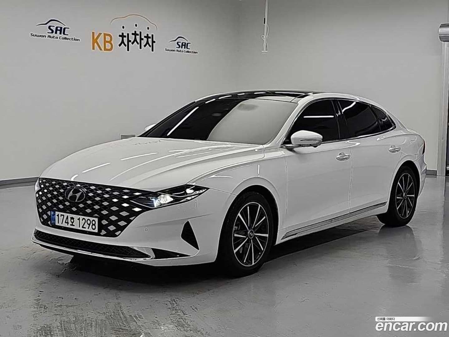 Main__Slider__Photo:Grandeur Hyundai 2022.10-0