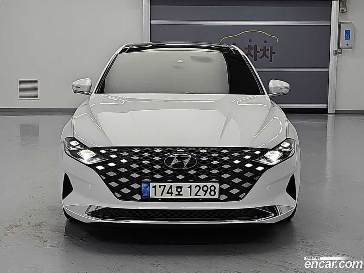 Grandeur Hyundai 2022.10-OUTER-002