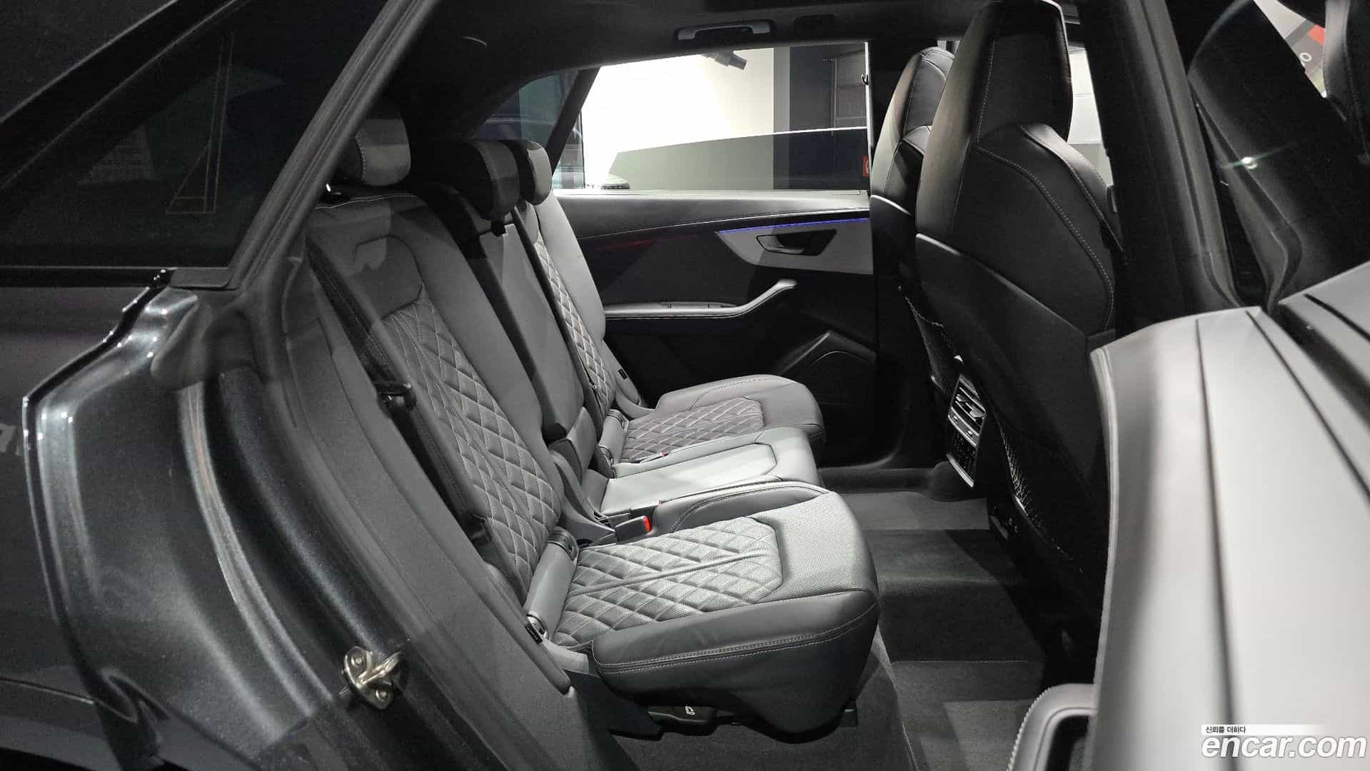 Q8 Audi 2023.11-OPTION-015