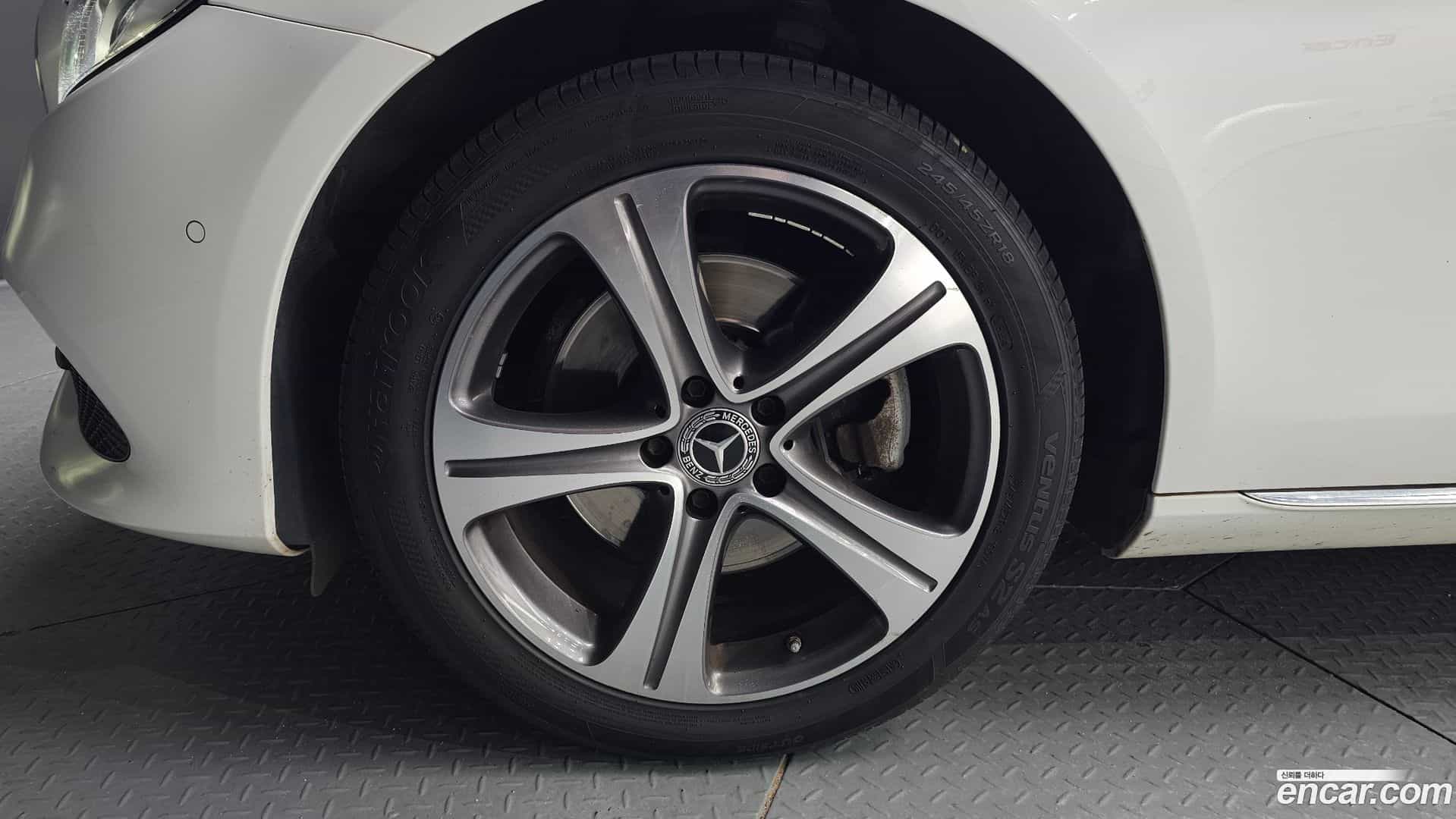 E-Class Mercedes-Benz 2018.10-OUTER-005