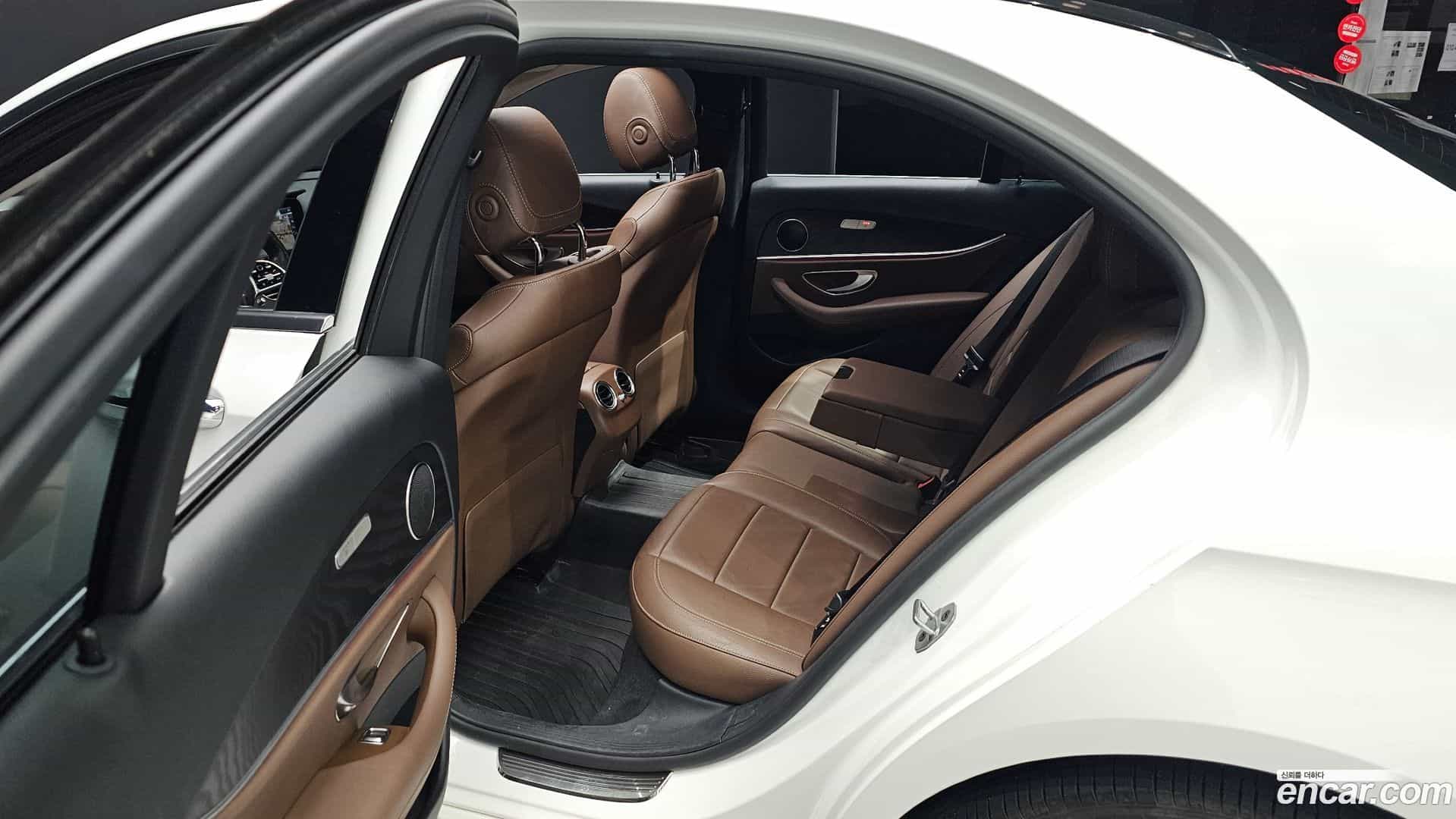 E-Class Mercedes-Benz 2018.10-OPTION-016